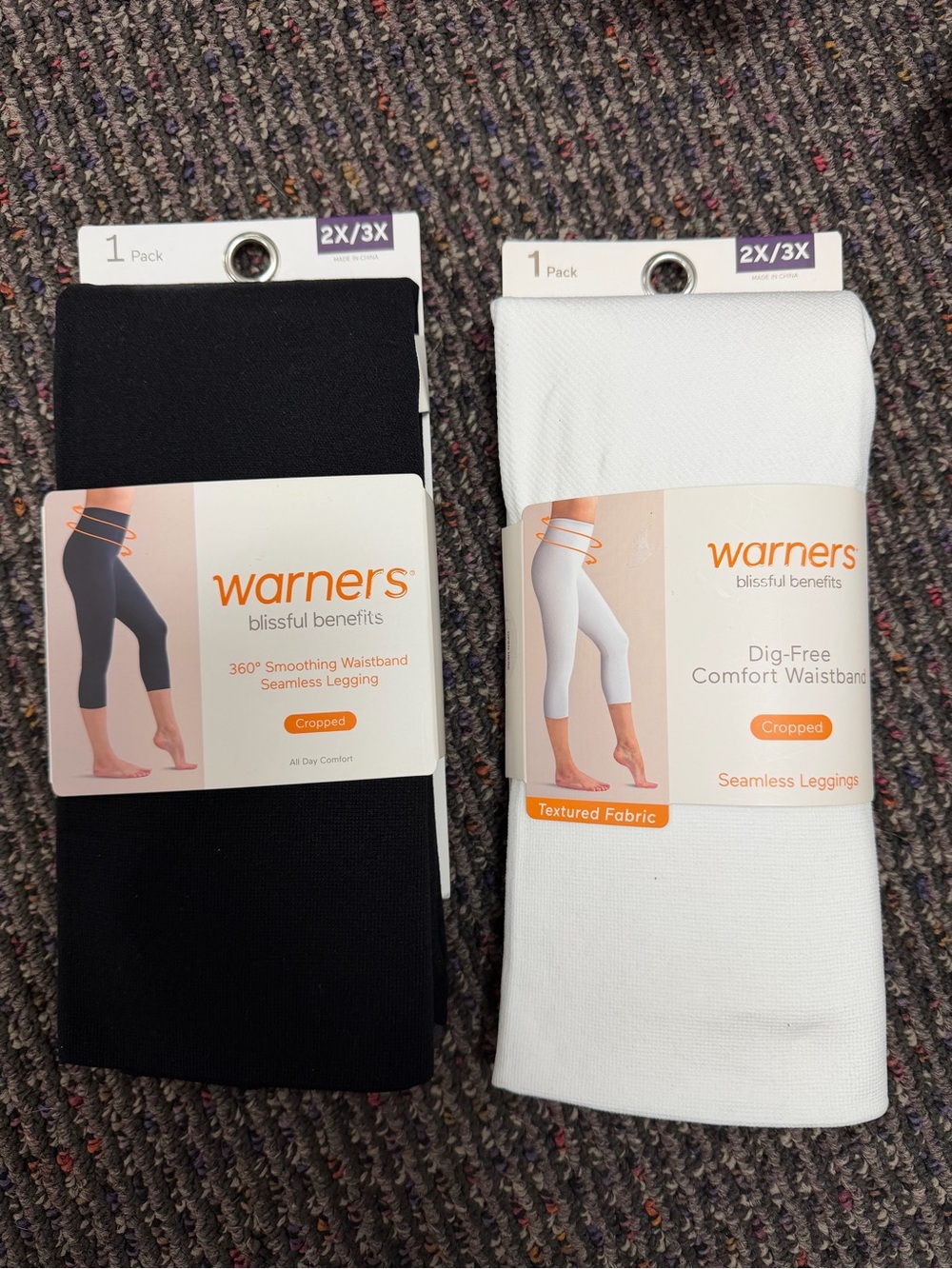 Warner’s women’s Seamless Cropped Leggings - Black & White (2-Pack) 2X/3X